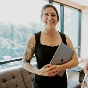 Meet your Posher, Brenna